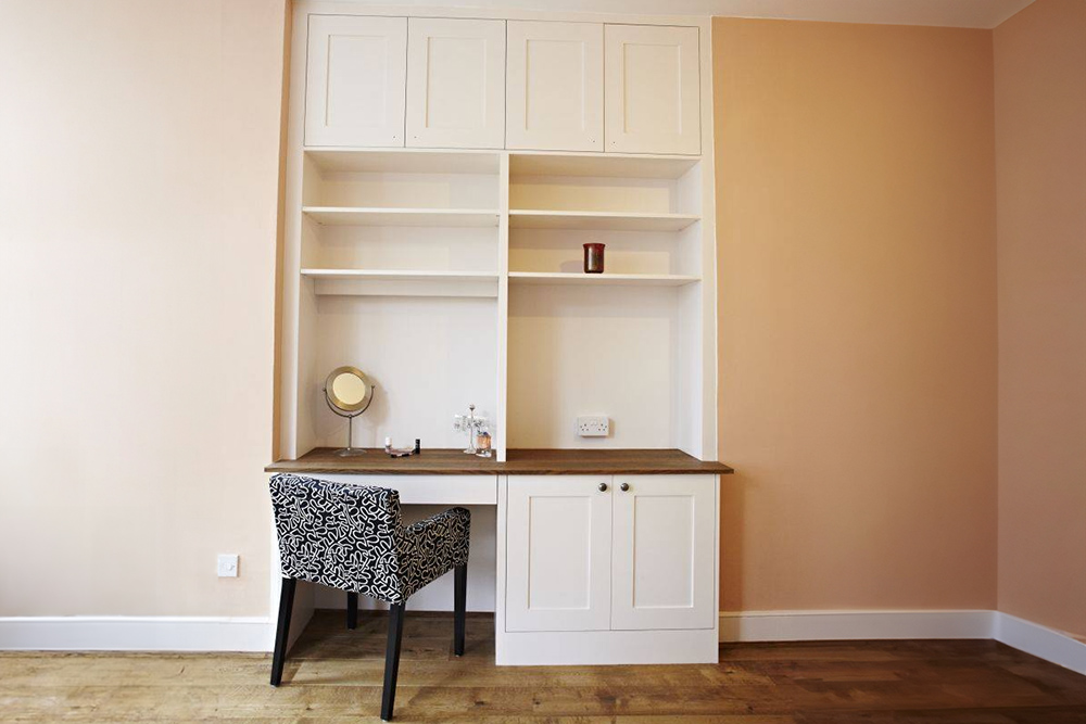 Fitted alcove shelving and dresser table
