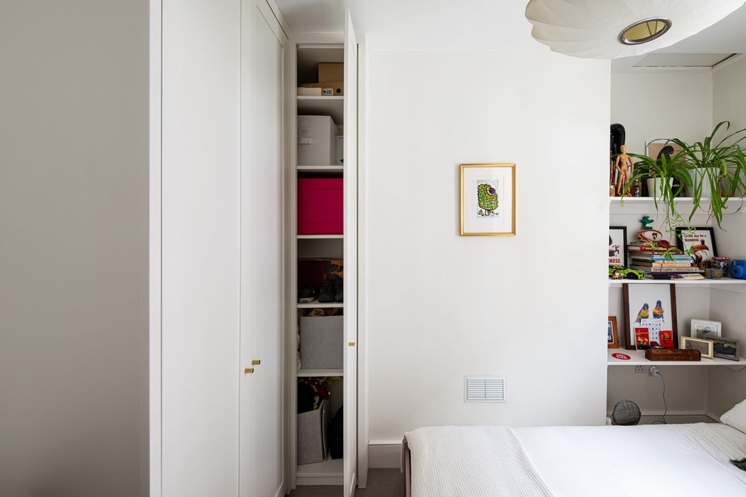 Bespoke wardrobe in a corner space of bedroom