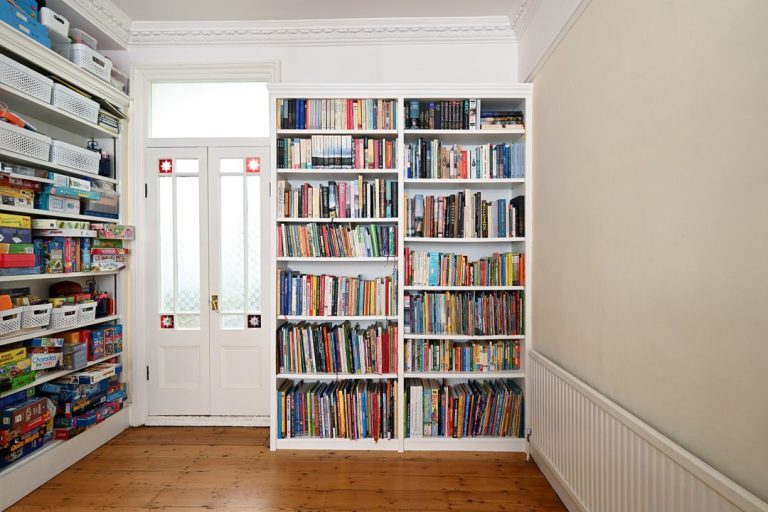 Built in bookshelf with 8 shelving spaces for books. Made with MDF and hand-painted.