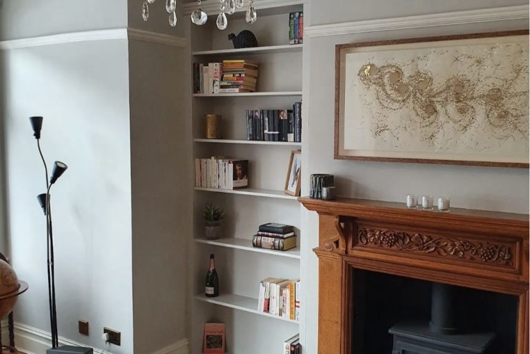 Alcove space with shelving